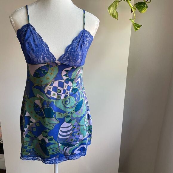 Victoria’s Secret‎ Lace Camisole Slip - Picture 1 of 11